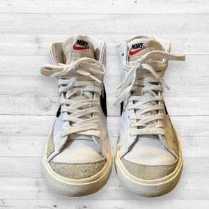 Nike Men’s Blazer Mid 77 Shoes